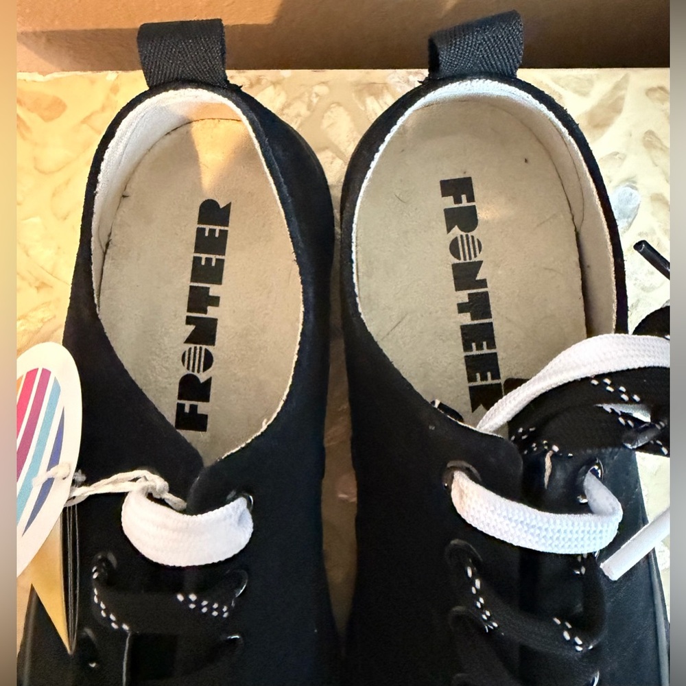 SOLD!! NWT Vibram Fronteer Ranger Lo. Men’s size 9.5. Black suede like uppers. - Picture 4 of 7